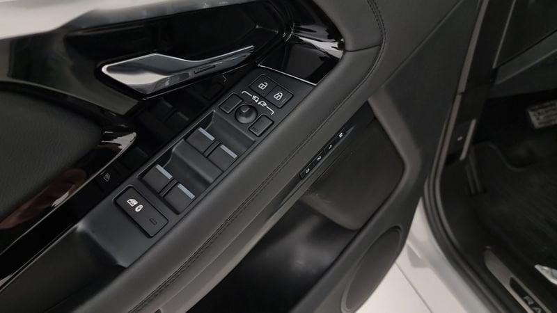 Land Rover RR Evoque 2.0D I4 163 CV AWD Auto SE N1 autocarro Gancio traino