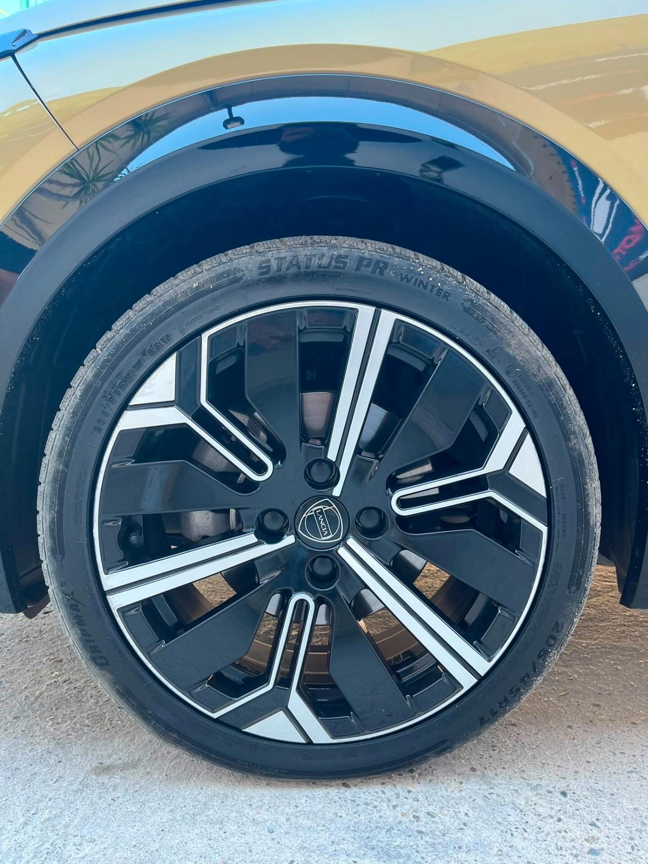 Lancia Ypsilon Hybrid e-DCT LX