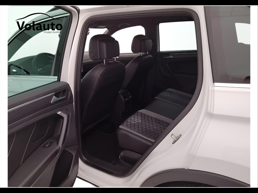 VOLKSWAGEN Tiguan II 2021 - Tiguan 1.5 tsi R-Line 150cv dsg