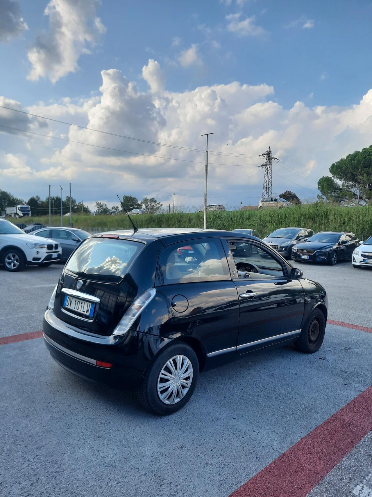 Lancia Ypsilon 1.2 Platino OK NEOPATENTATI