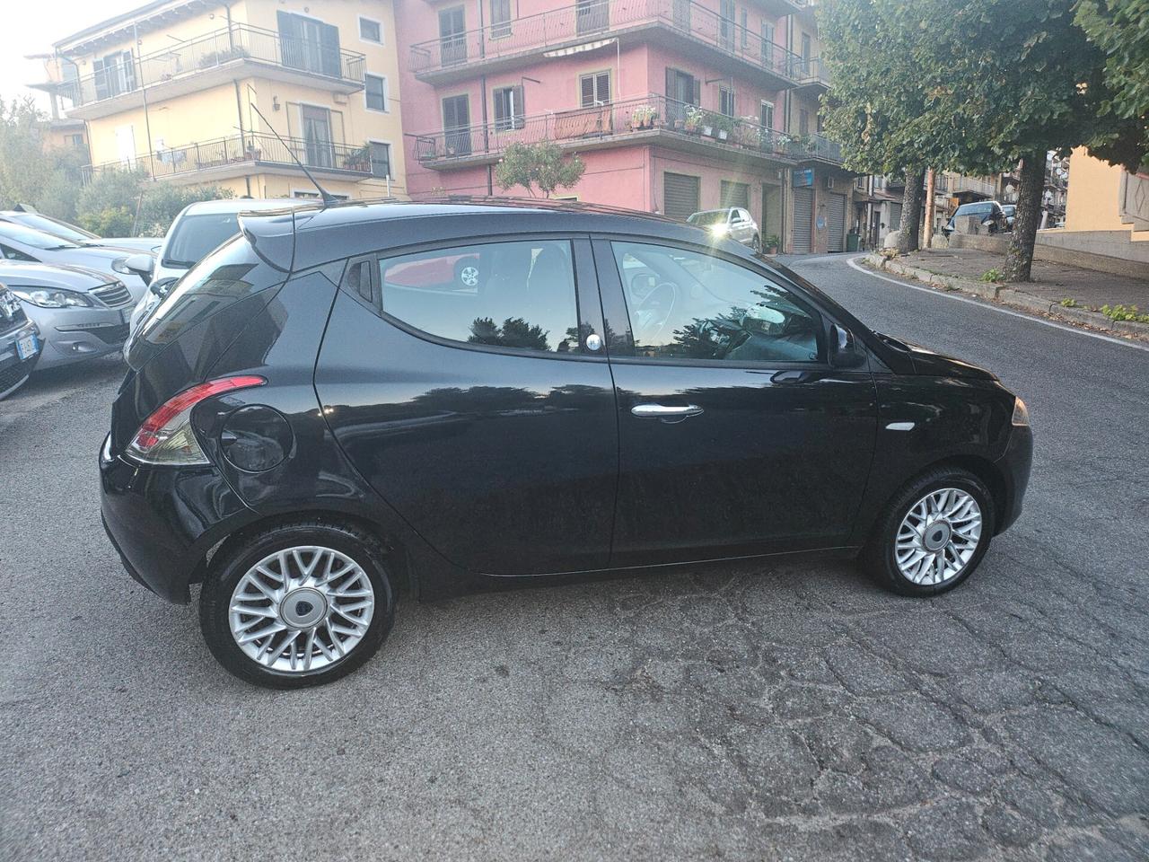 Lancia Ypsilon 1.2 69 CV 5 porte GPL Ecochic Gold