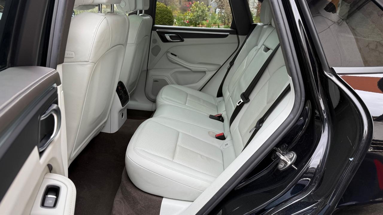 Porsche Macan 2.0 245cv. IPER FULL