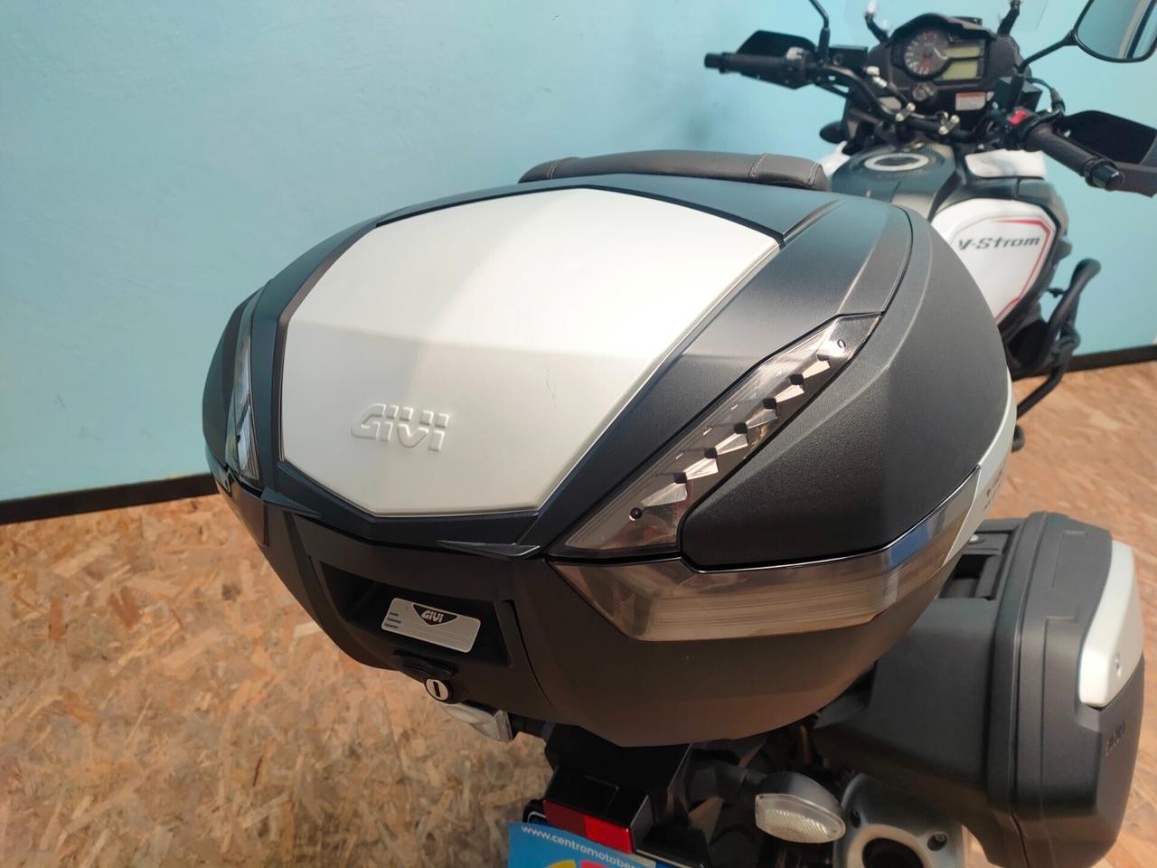 Suzuki V Strom DL 1000 soli 14.318 km.