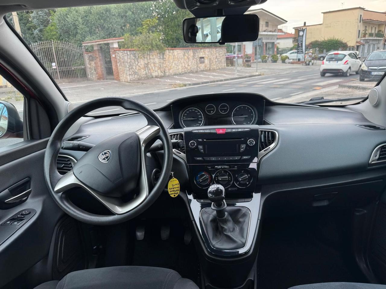 Lancia Ypsilon 0.9 TwinAir 85 CV 5 porte Metano Ecochic Silver