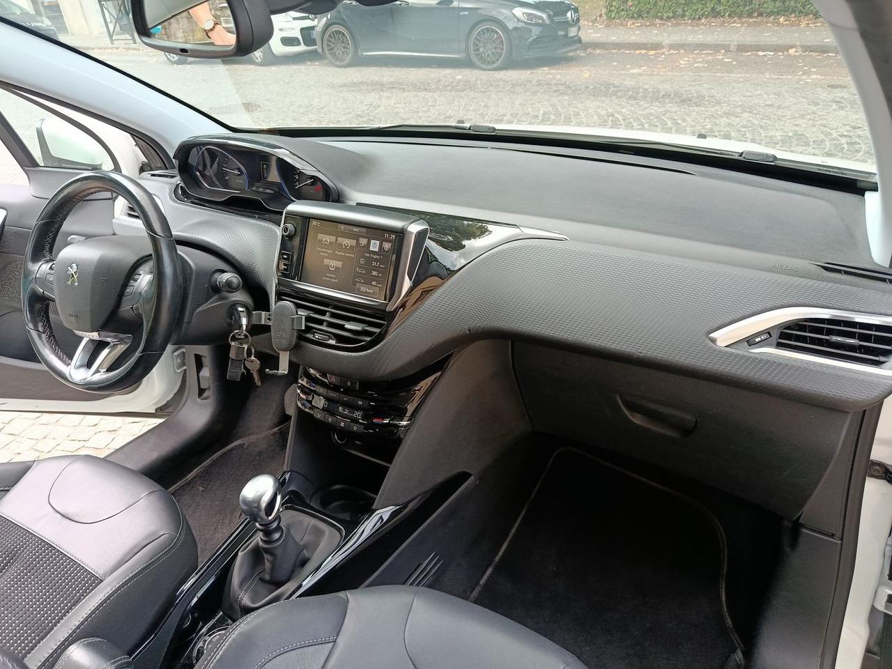 Peugeot 2008 Allure 1.6 Blue HDI 120 #6505
