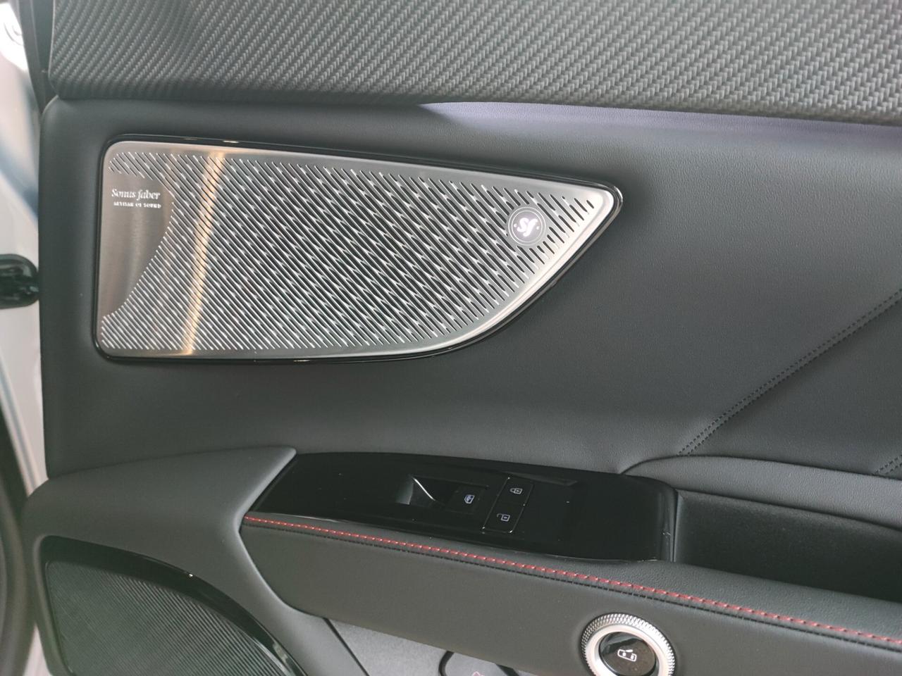 Maserati Grecale V6 AWD Trofeo FULL+++