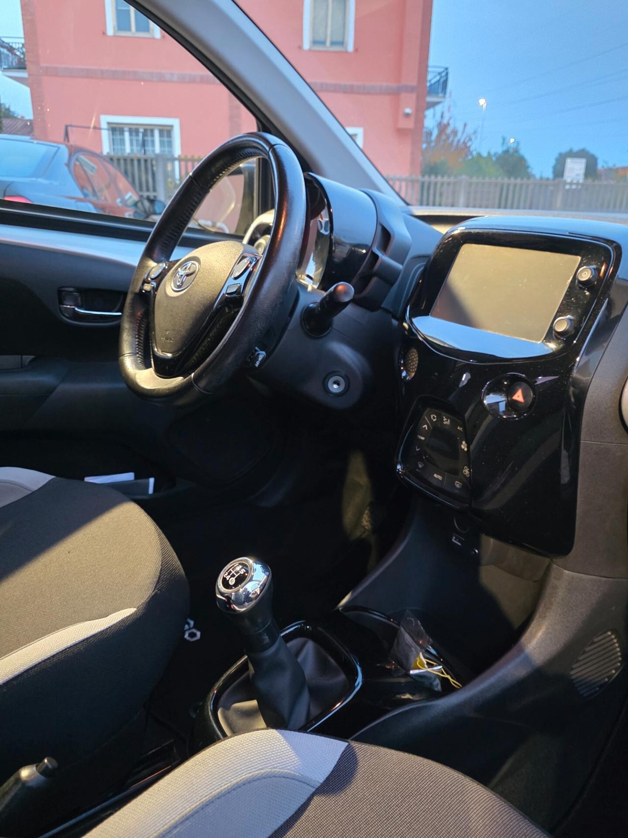 Toyota Aygo 1.0 VVT-i 69 CV 5 porte x-play