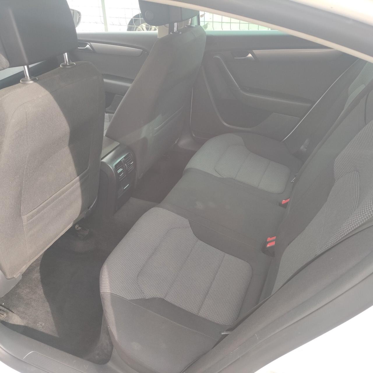 Volkswagen Passat 1.6 TDI Comfortline BlueM. Tech.