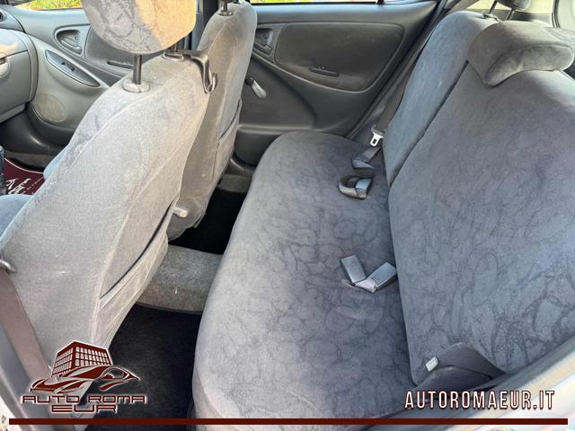 TOYOTA Yaris 1.0i 16V cat 5 porte Sol GOMMATA! NEOPATENTATI!