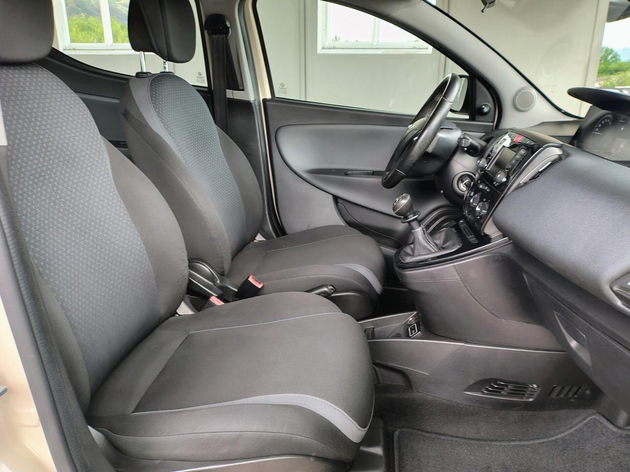 Lancia Ypsilon 1.2 69 CV 5 porte Platinum