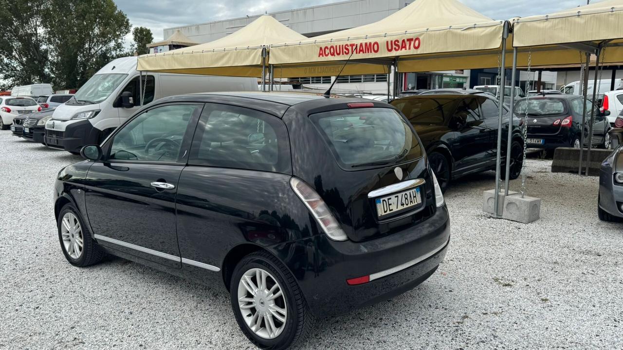 Lancia Ypsilon 1.2 69 CV Argento