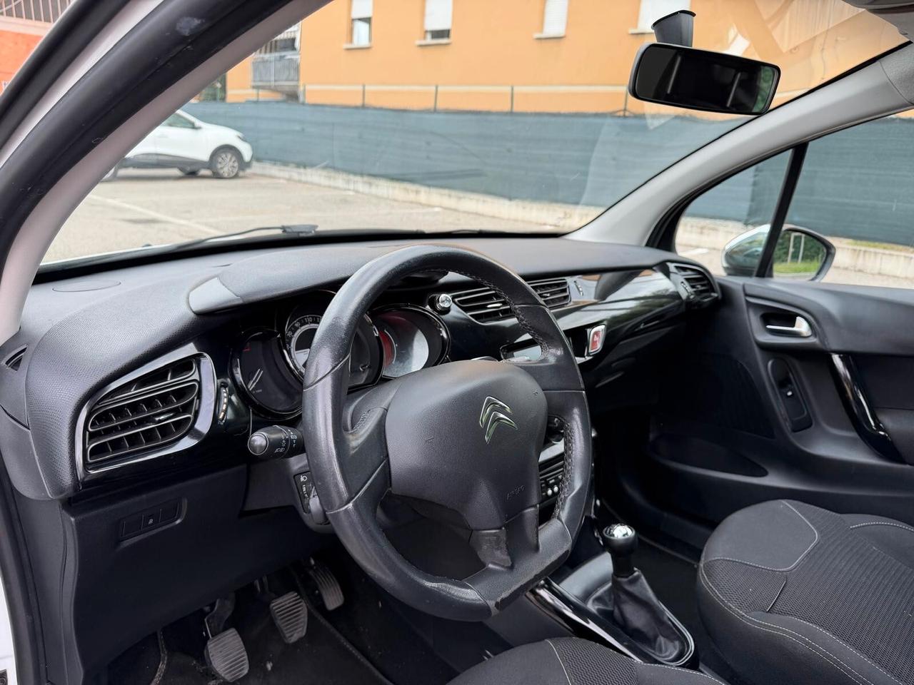Citroen C3 1.2 - NEOPATENTATI - 12 MESI DI GARANZIA -
