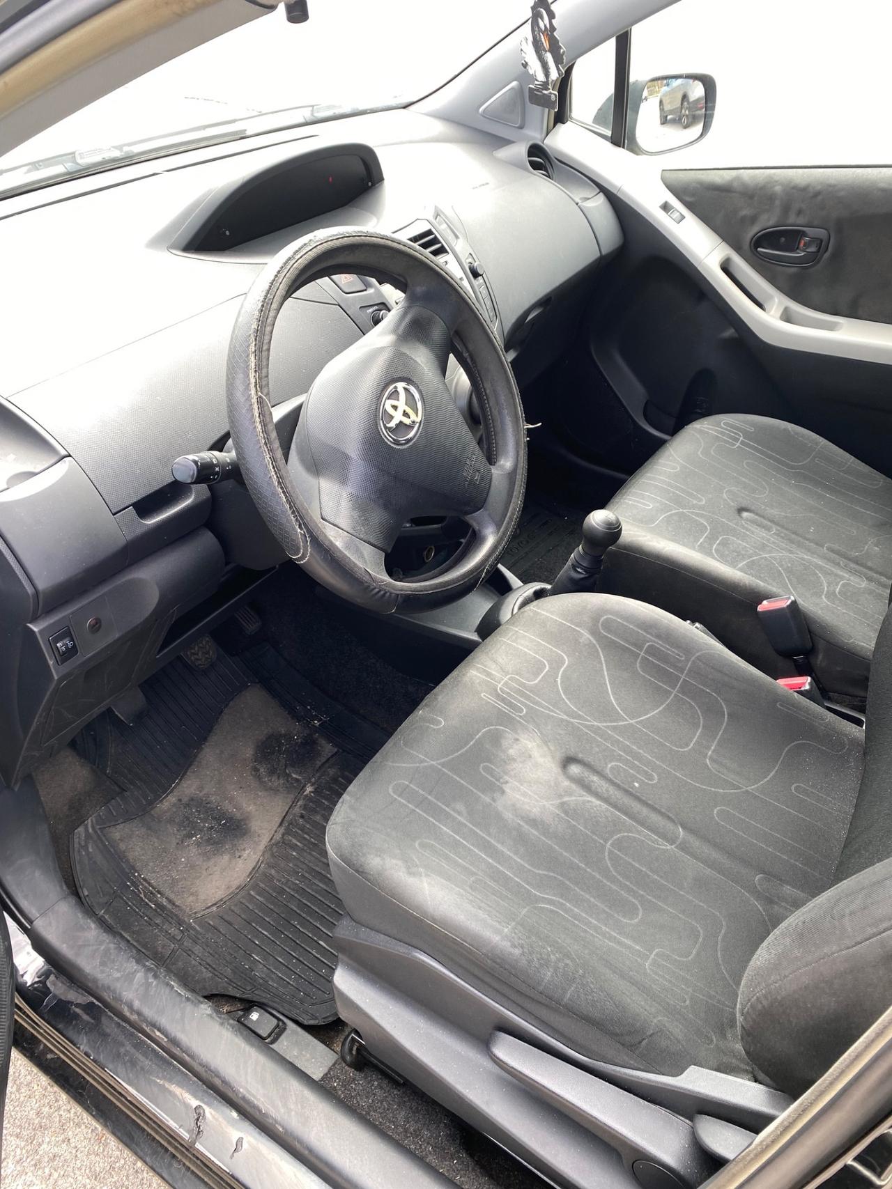 Toyota Yaris 1.0 5 porte