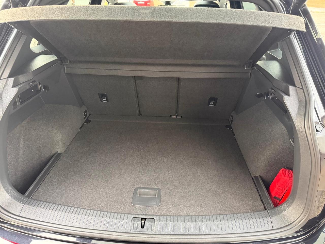 Volkswagen Tiguan 2.0 TDI 150 CV SCR DSG R-Line TETTO APRIBILE BLACK PACK