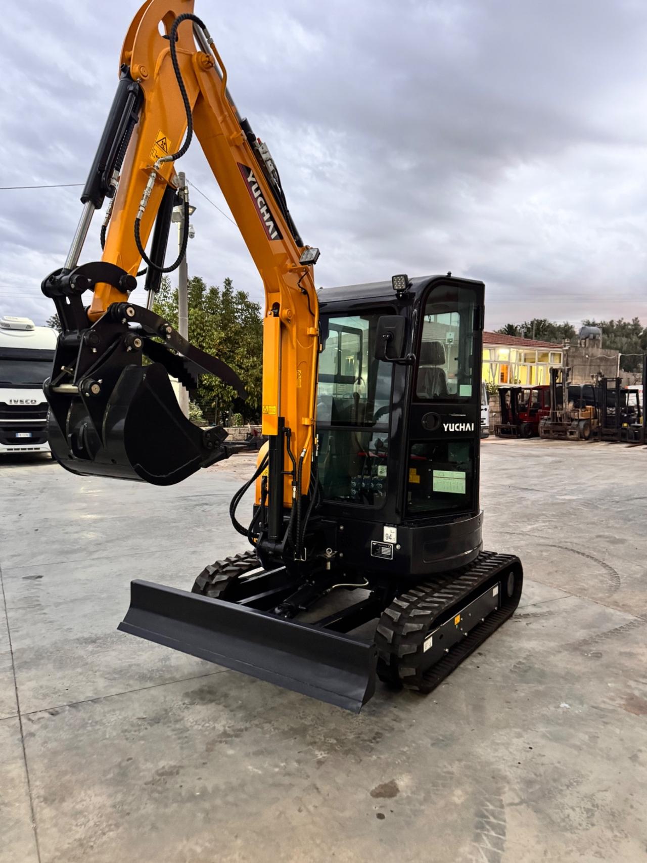 Miniescavatore Yuchai U 35