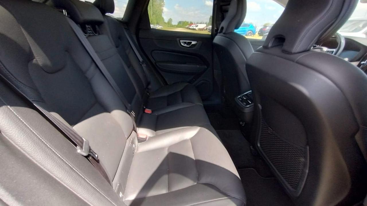 Volvo XC 60 XC60 D4 AWD Inscription TETTO NAVY PELLE LED 19