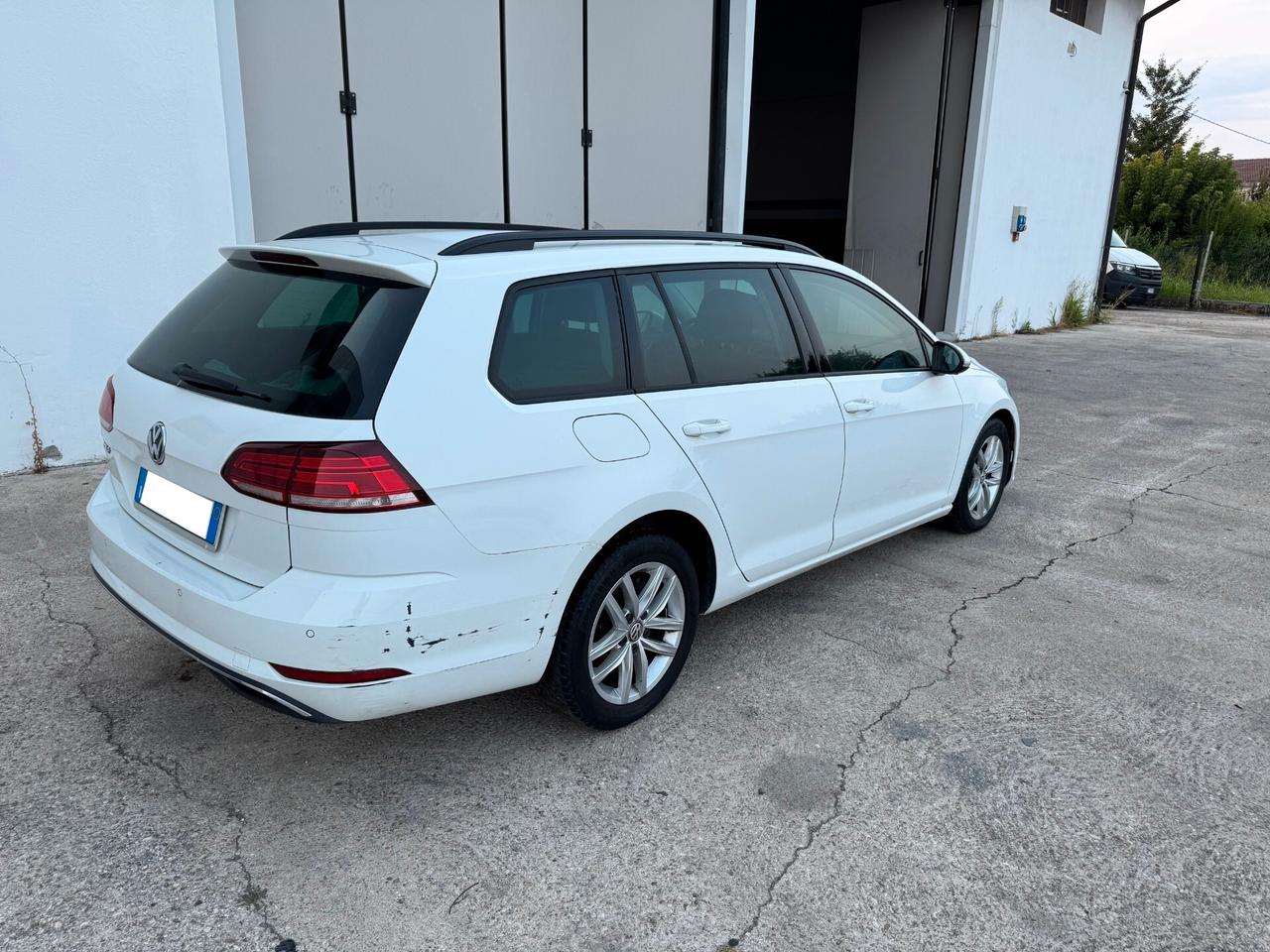 Volkswagen Golf Variant 1.6 tdi 115cv INCIDENTATA