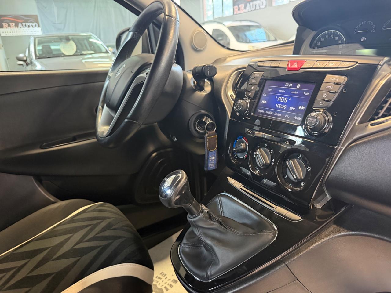 Lancia Ypsilon 0.9 TwinAir 85 CV 5 porte S&S DFN Gold