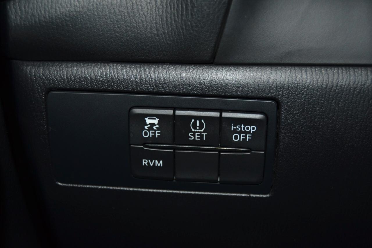 Mazda3 1.5 Skyactiv-D Exceed Cruise/Xenon/UNIPRO