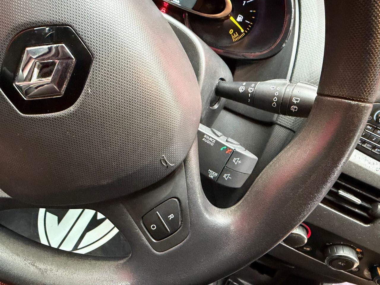 Renault Clio 1.2 75CV 5 porte Costume National UNIC. PROP. OK NEOPATENTATI