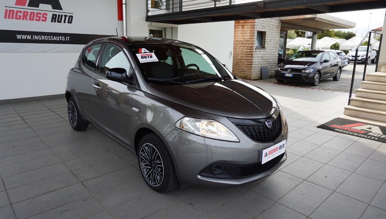 Lancia Ypsilon 1.0 firefly hybrid Silver Plus s&s 70cv