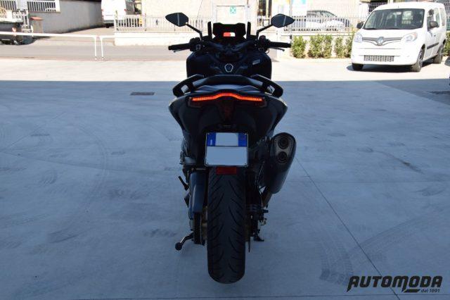 YAMAHA T-Max 560 Tech Max akrapovic