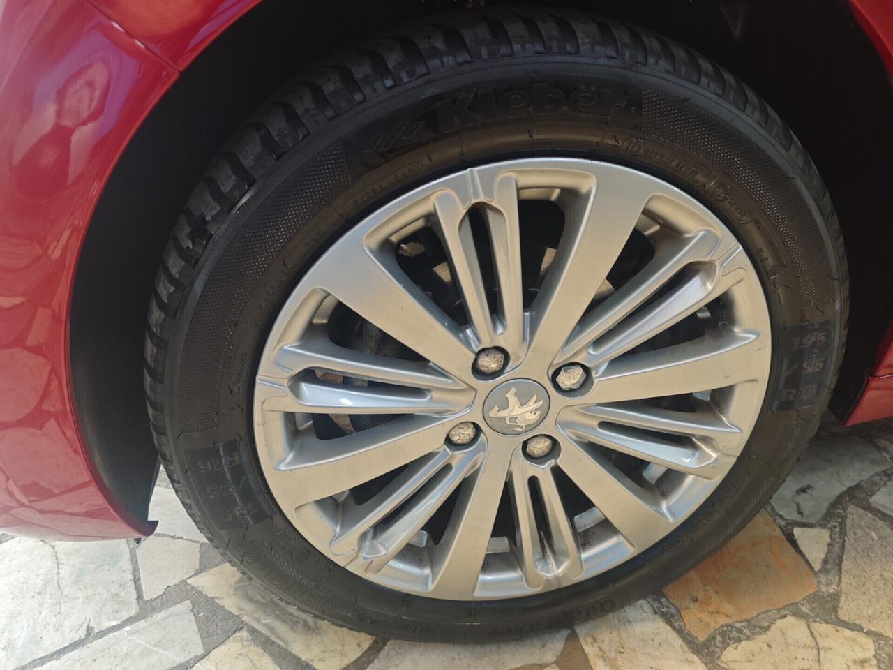 Peugeot 208 BlueHDi 75 5 porte Allure