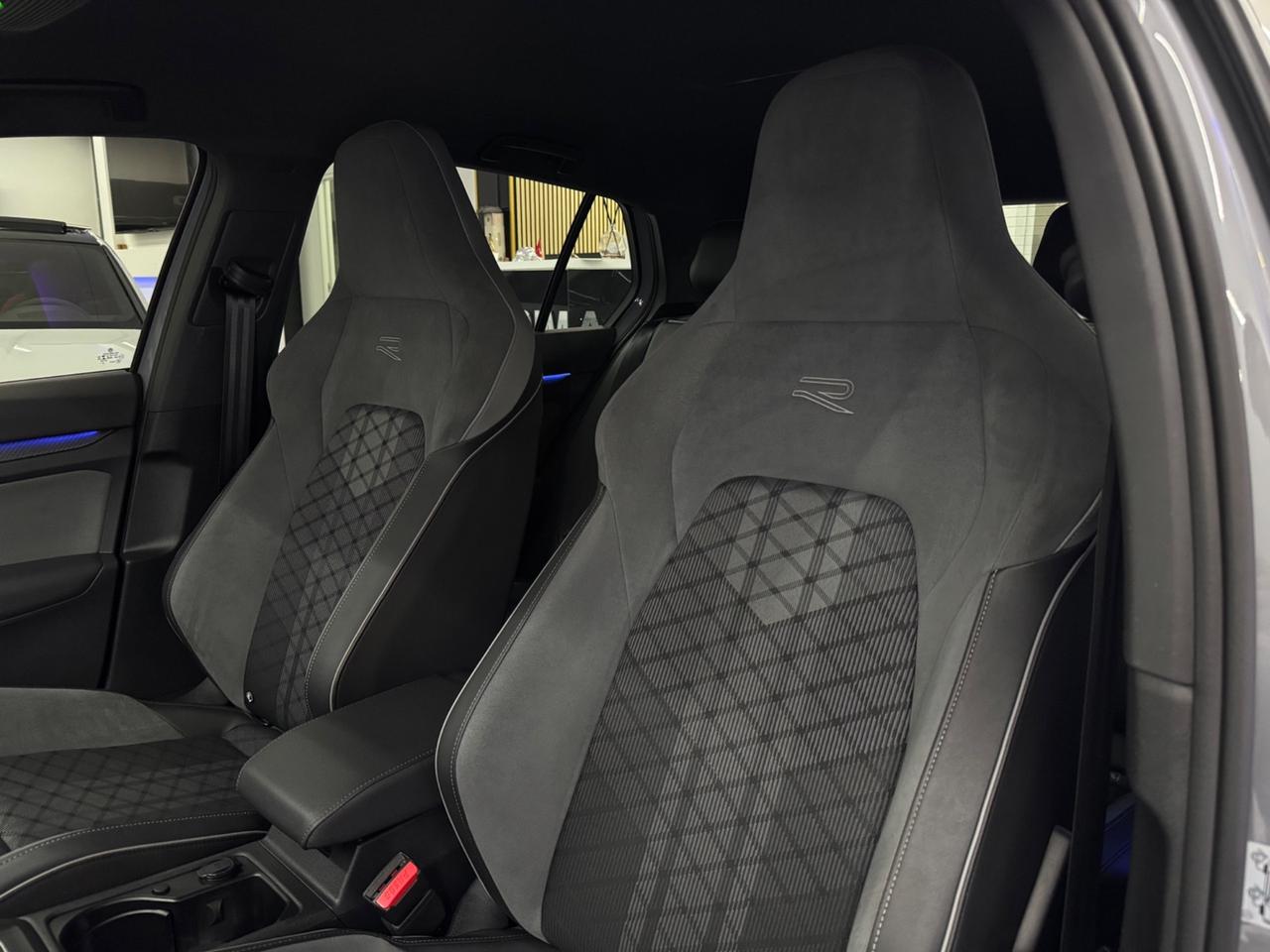 Volkswagen Golf 1.5 eTSI 150Cv DSG R-Line