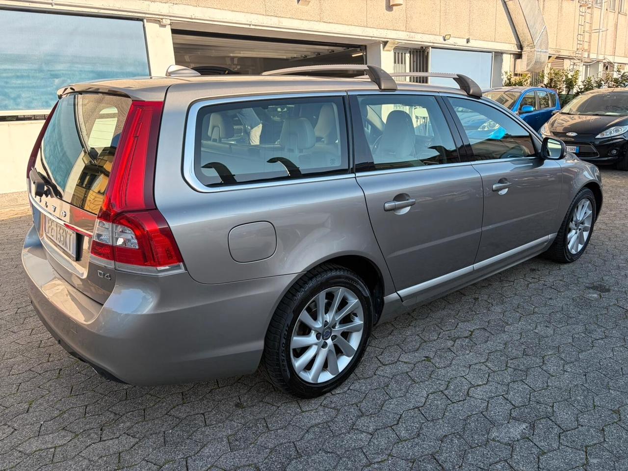 Volvo V70 D4 Geartronic Momentum*EURO6*PELLE