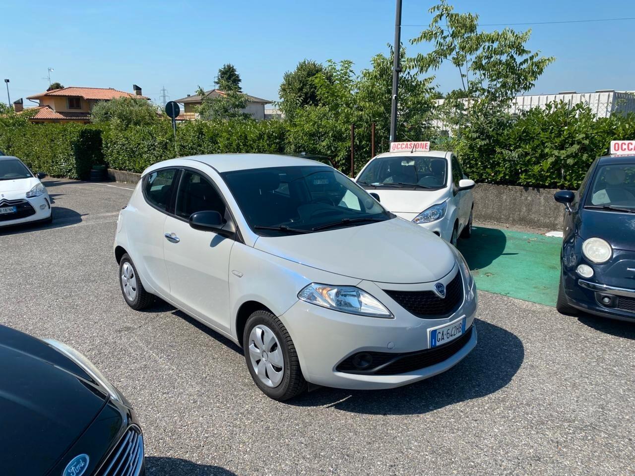 Lancia Ypsilon 1.2 69 CV 5 porte S&S Platinum