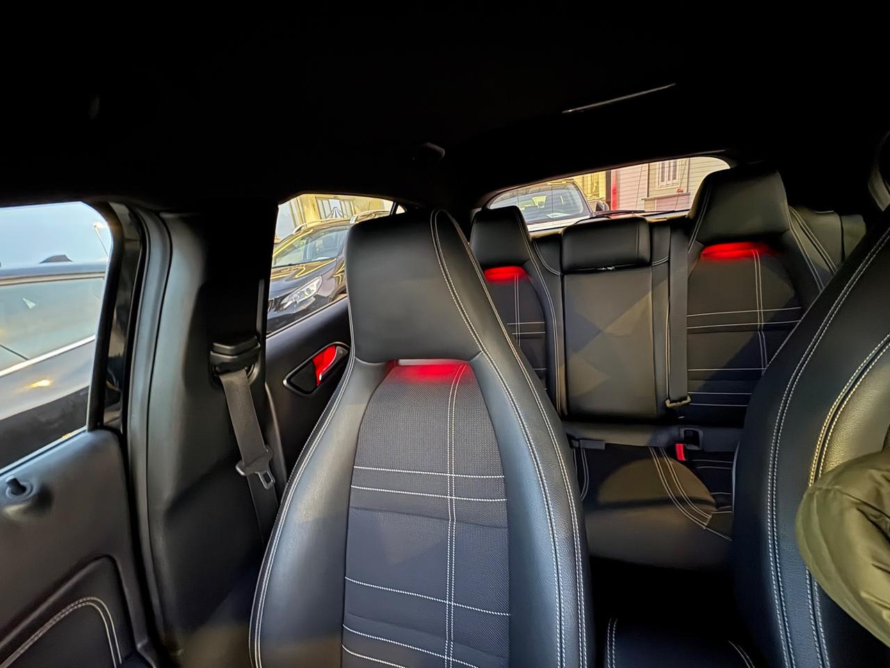 Mercedes-benz GLA 180 d Sport LED INTERNO CERCHI AMG