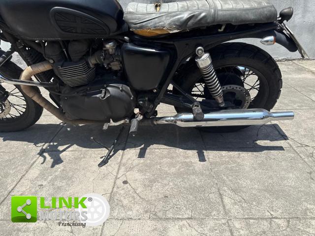 TRIUMPH Bonneville T100 black