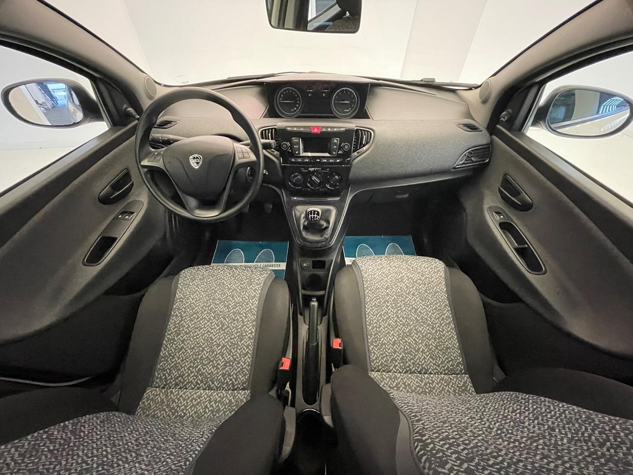 Lancia Ypsilon 1.0 FireFly 5 porte S&S Hybrid Ecochic Silver