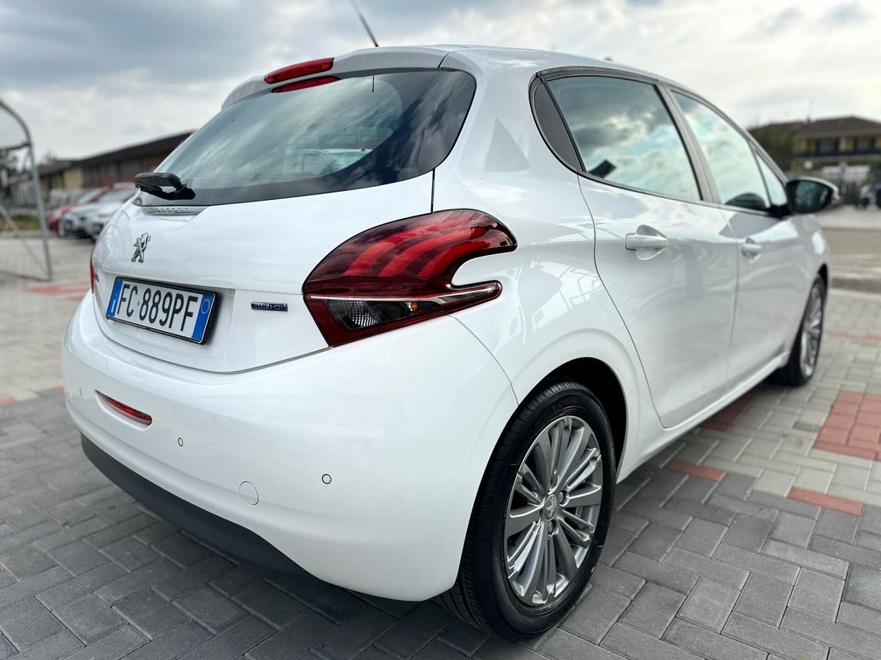 Peugeot 208 1.6d 75CV OK NEOPATENTATI