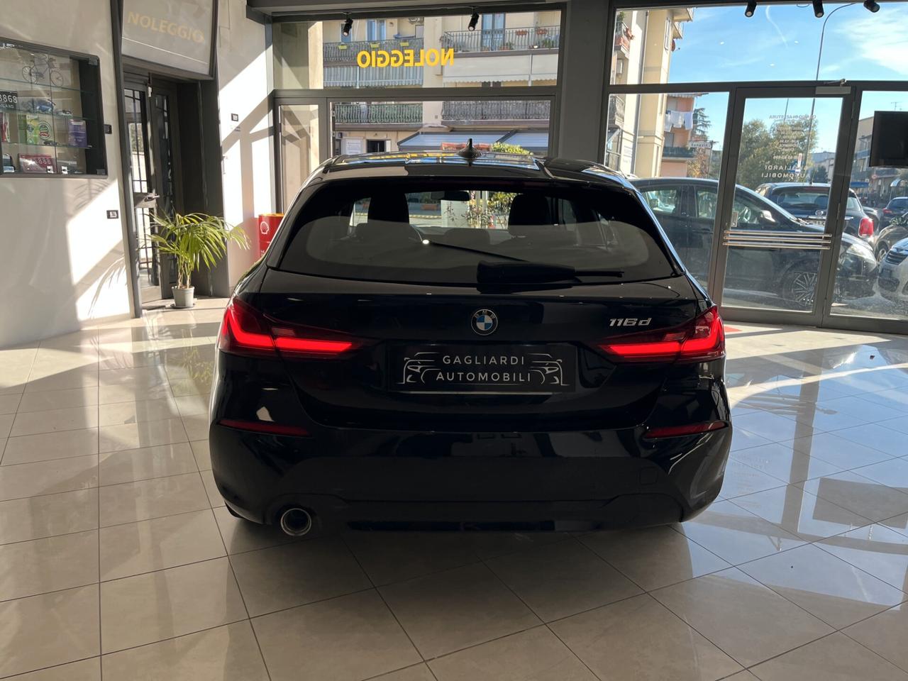 Bmw 116 116d 5p. Business Advantage