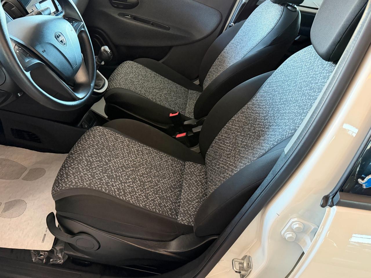 Lancia Ypsilon 1.2 69 cv. ELEFANTINO BLU