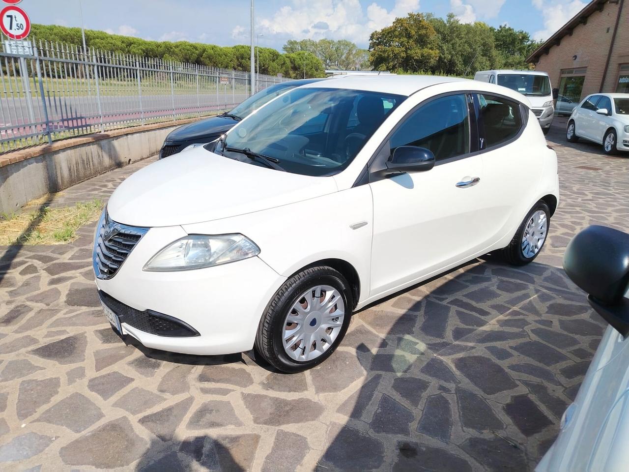Lancia Ypsilon 1.2 69 CV 5 porte Gold
