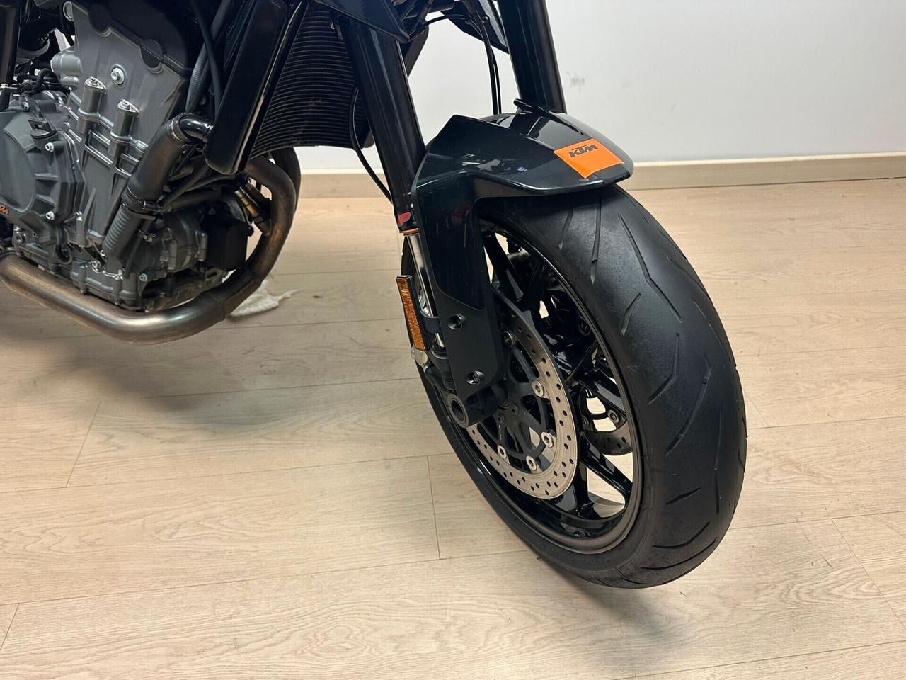 KTM DUKE 790 SCARICO MIVV DA 99€ AL MESE