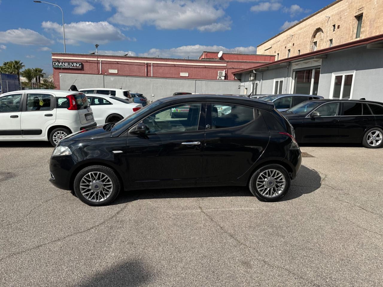 Lancia Ypsilon 1.2 69 CV 5 porte GPL Ecochic Silver