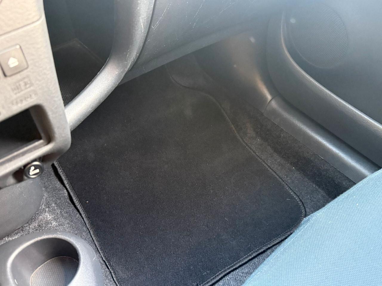 Toyota Yaris 1.0i 16V cat 5 porte Sol