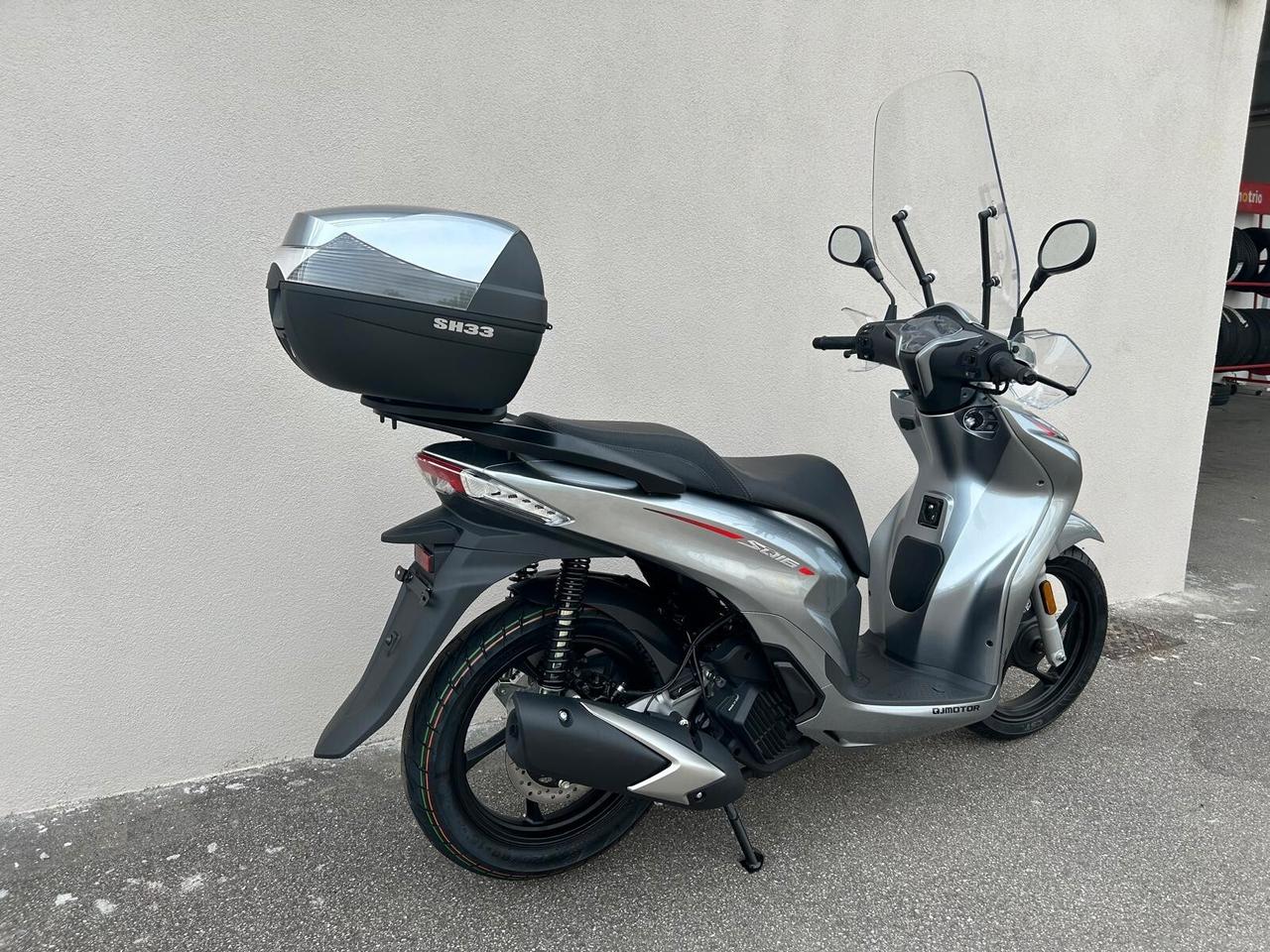 QJ scooter 125. SQ 16 SILVER