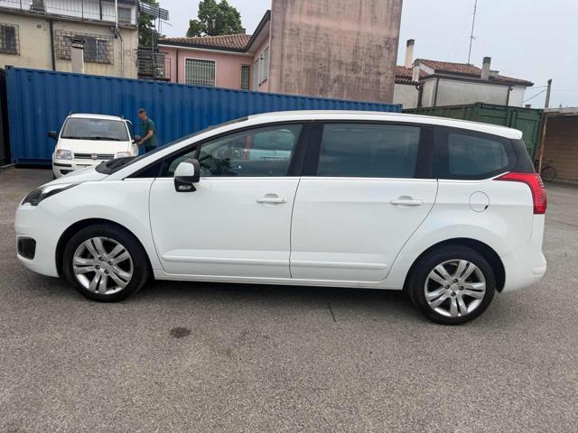 PEUGEOT 5008 1.6 HDi 115CV Allure senza nessun lavoro da fare