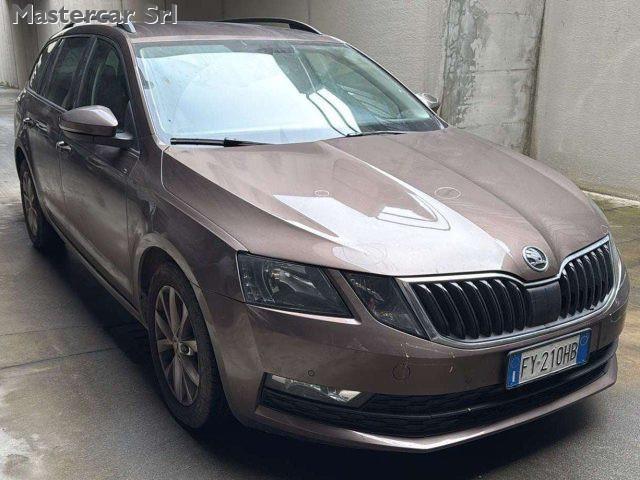 SKODA Octavia Octavia Wagon 1.6 tdi Executive 115cv dsg FY210HB