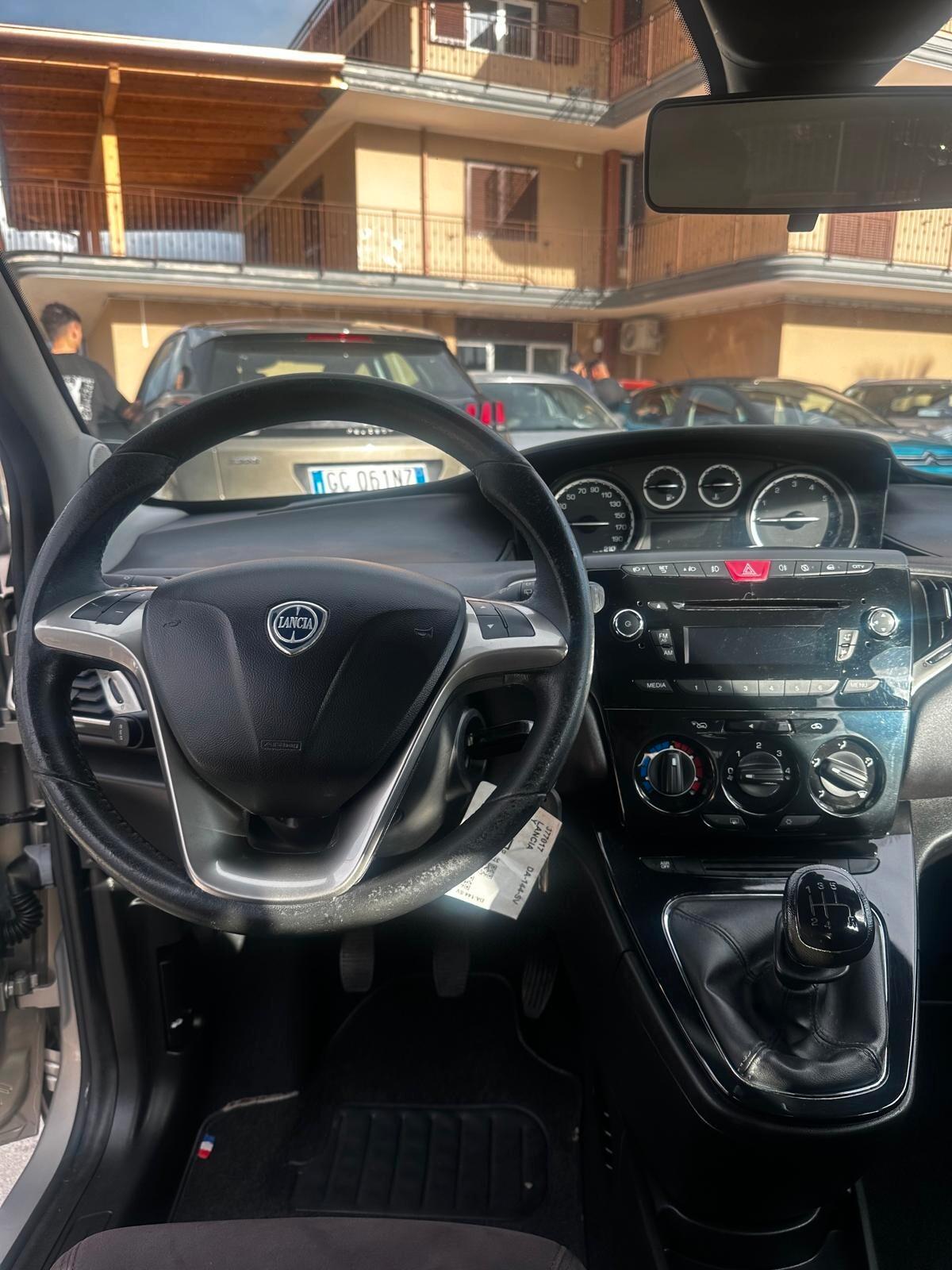 Lancia Ypsilon 1.2 69 CV 5 porte S&S Gold