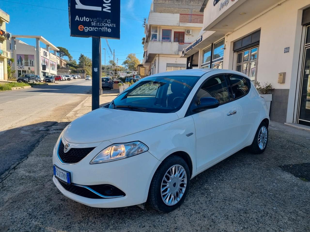 Lancia Ypsilon 1.2 69 CV 5 porte Gold