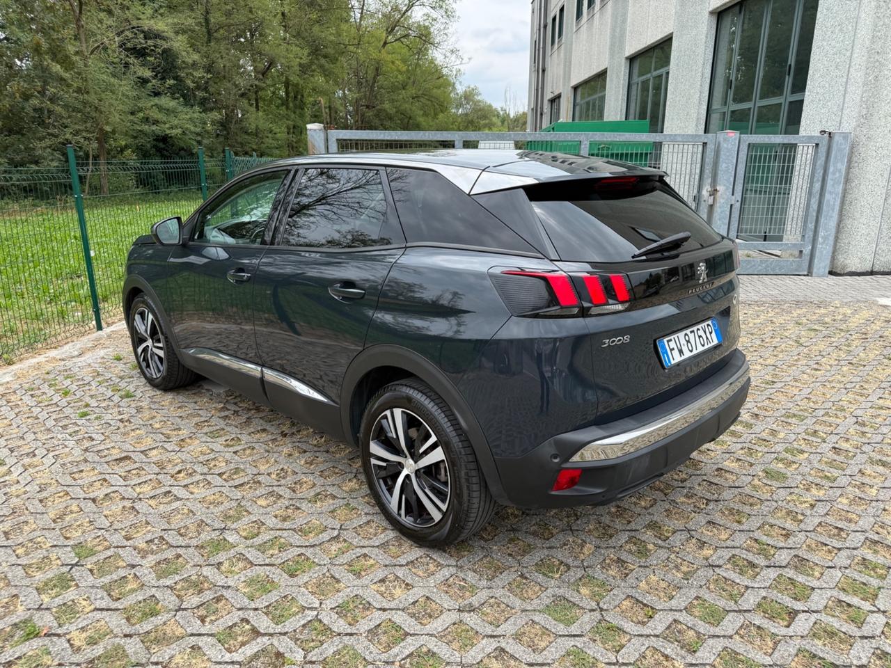 Peugeot 3008 BlueHDi 130 S&S EAT8 Allure*Automatik*Pelle*Navi