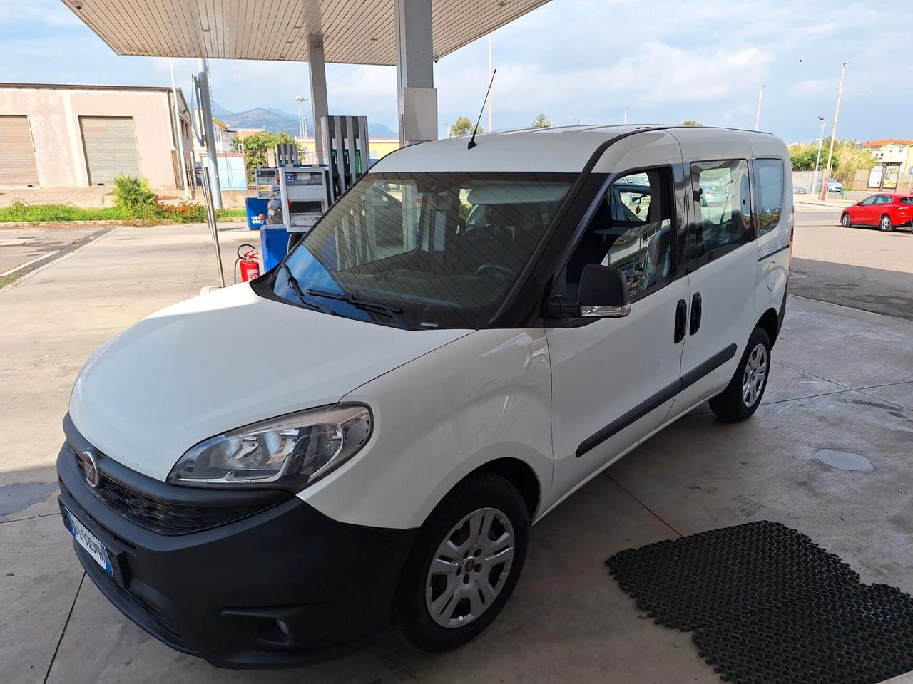 FIAT DOBLO' COMBI 5POSTI