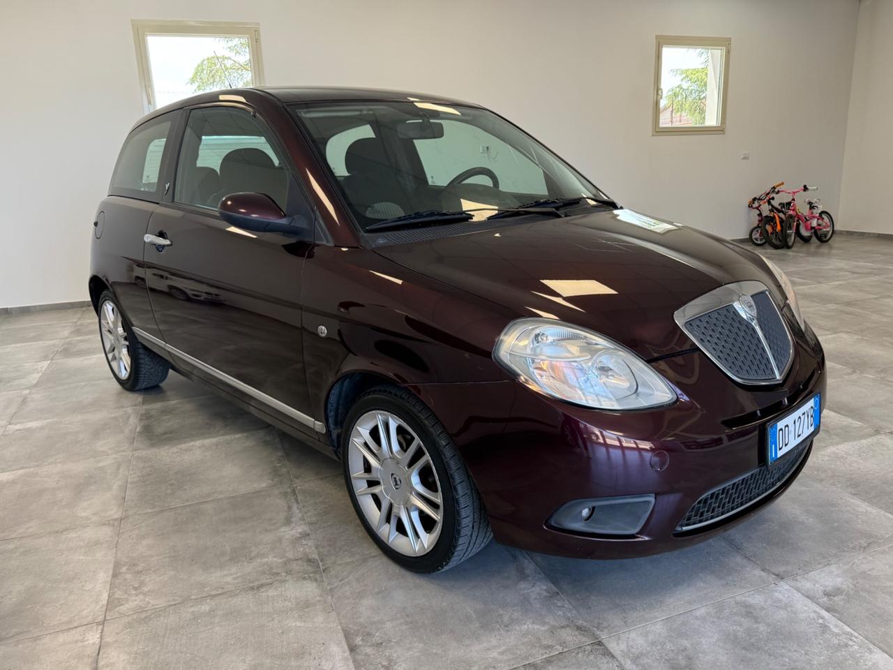 Lancia Ypsilon 1.4 Platino