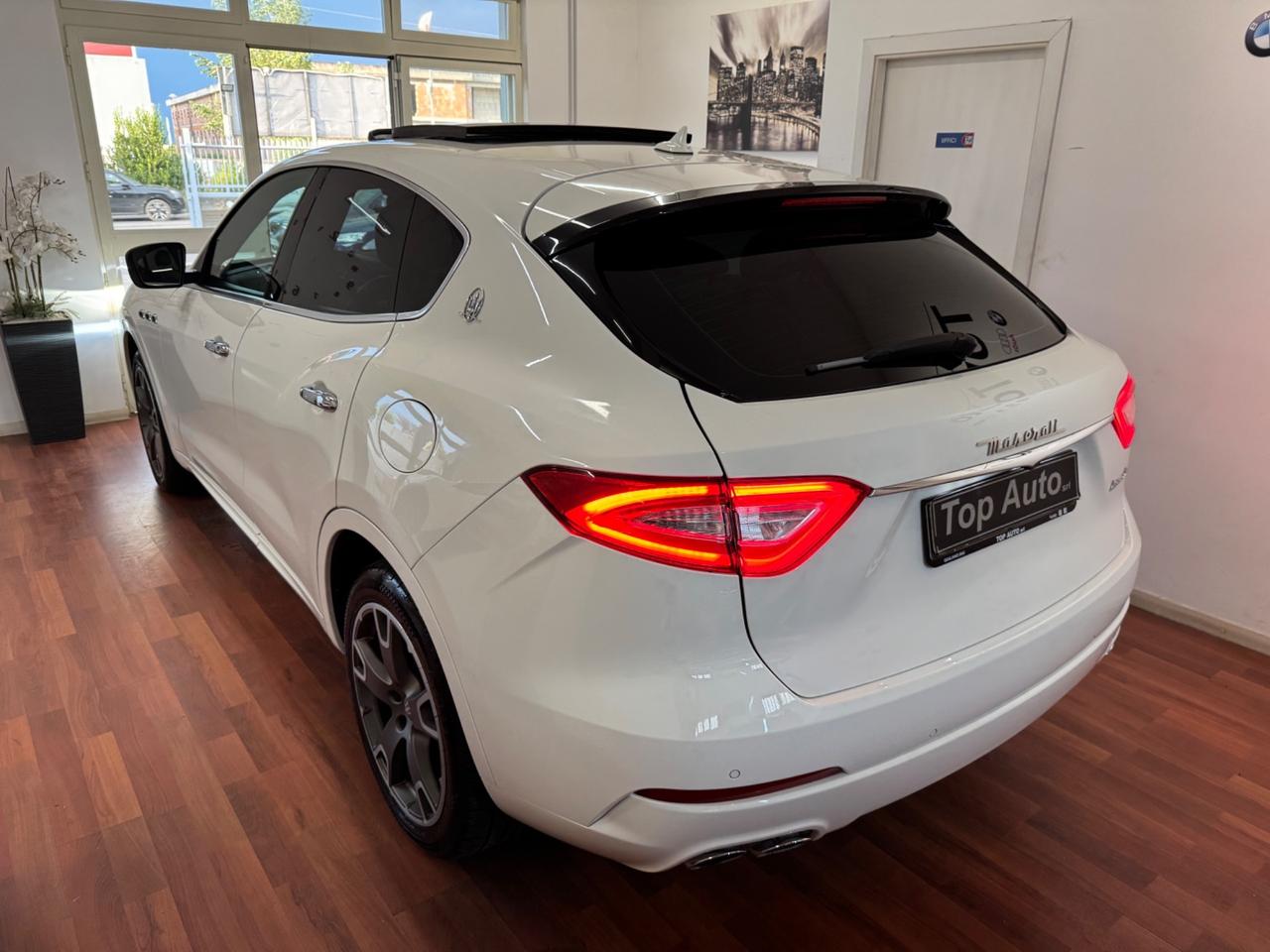 MASERATI LEVANTE V6 275 CV AWD GRANLUSSO / TETTO