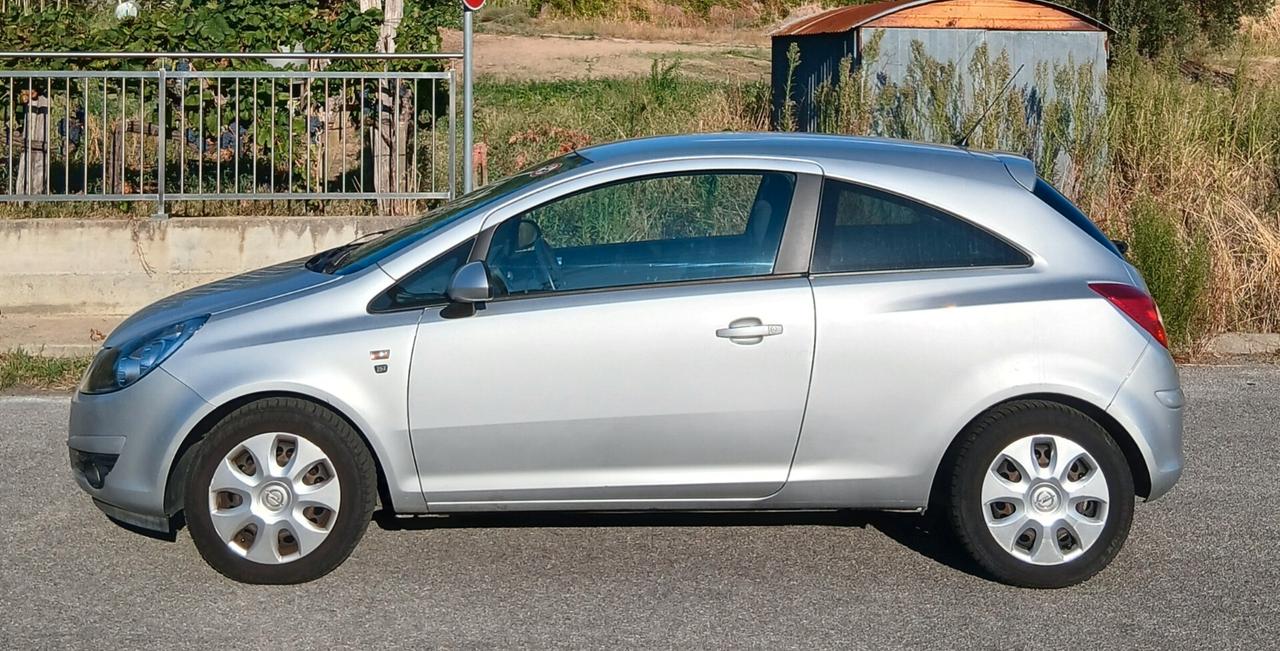 Opel Corsa 1.2 benzina 85 cv